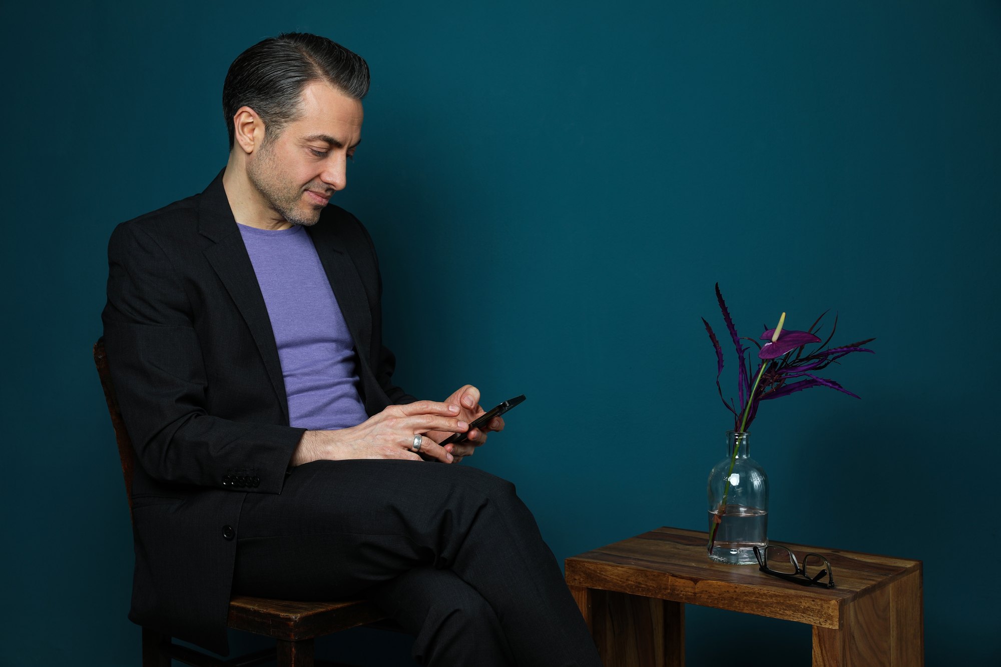 Serkant Türemiş mit dem Telefon